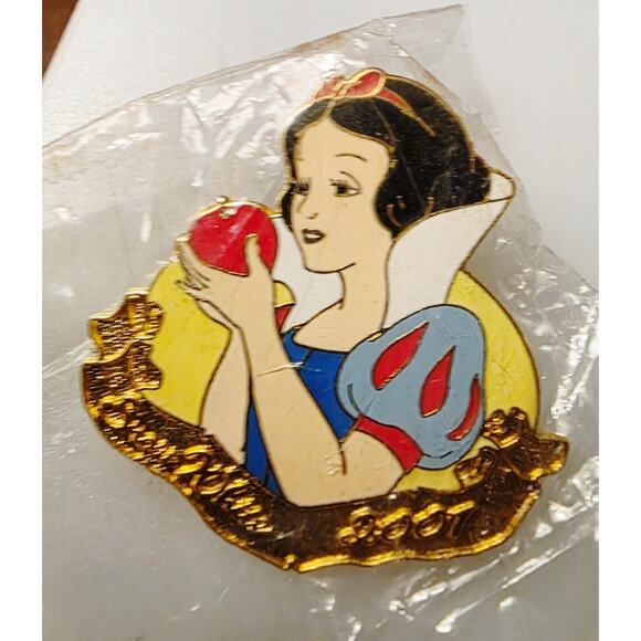 Disney Jewelry - 2001 Disney Snow White‎ Platinum DVD Release Pin 6087
